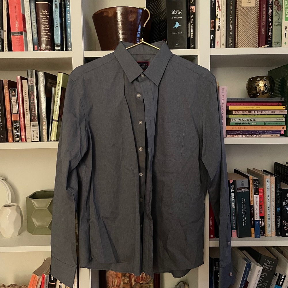 Untuckit Button Up - image 1